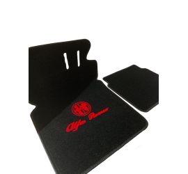 Jeu de 4 tapis de sol, pédalier au plancher, noir avec lettrage rouge