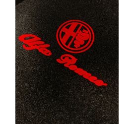 Jeu de 4 tapis de sol, pédalier au plancher, noir avec lettrage rouge