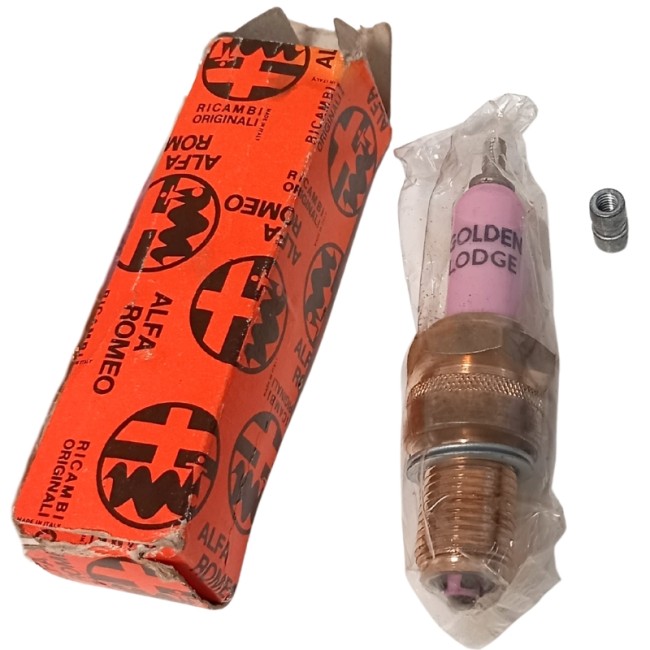 OCCASION - Bougie Alfa Romeo Golden Lodge 2HL - dans son emballage neuf, sous blister NOS (New Old Stock) OCCASION - Bougie Alfa Romeo Golden Lodge 2HL - dans son emballage neuf, sous blister NOS (New Old Stock)