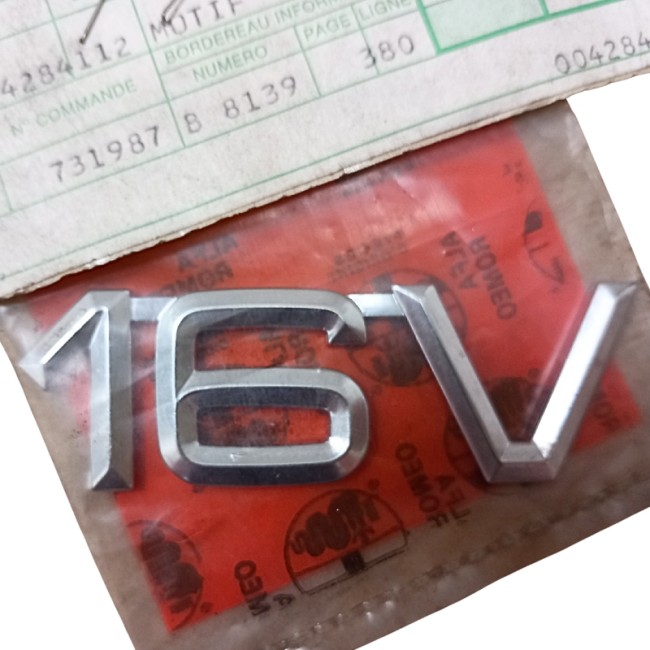OCCASION - Sigle "16V" - 60562565 - Pièce origine Alfa Romeo neuve NOS (New Old Stock) - Alfa 33