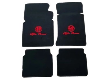 Jeu de 4 tapis de sol Alfa Romeo Giulia 4 portes, pédalier suspendu, noir, emblème rouge